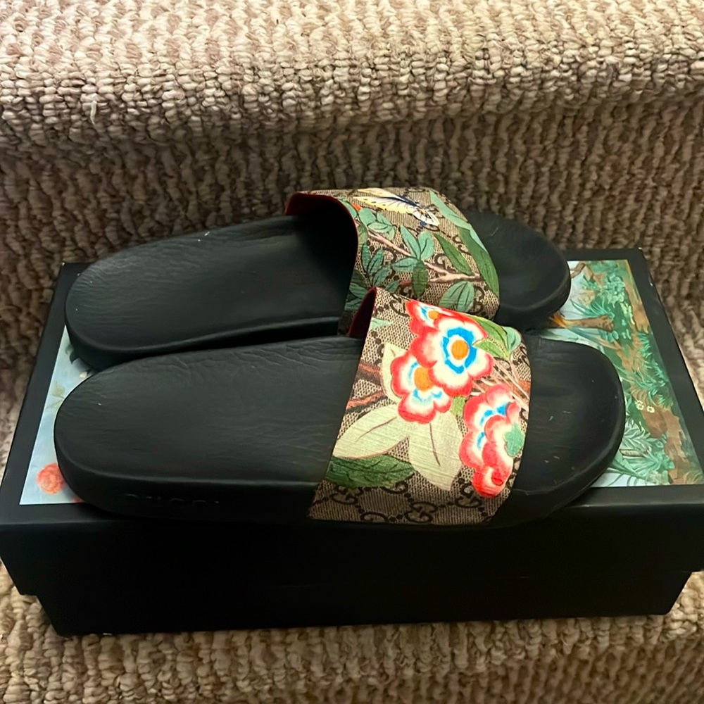COPY - Gucci Tian Pusuit slide